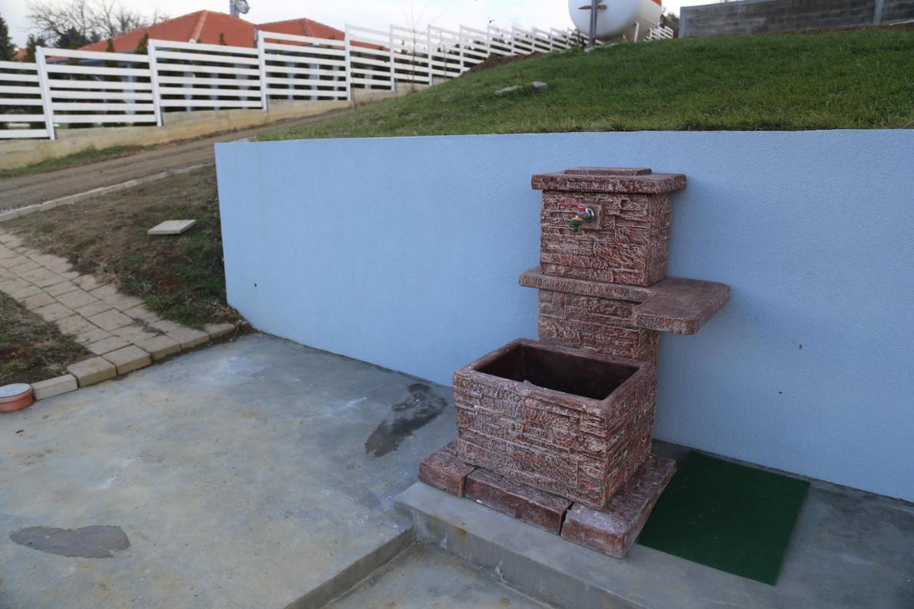 ורדניק Fruskogorska Idila Apartmani מראה חיצוני תמונה