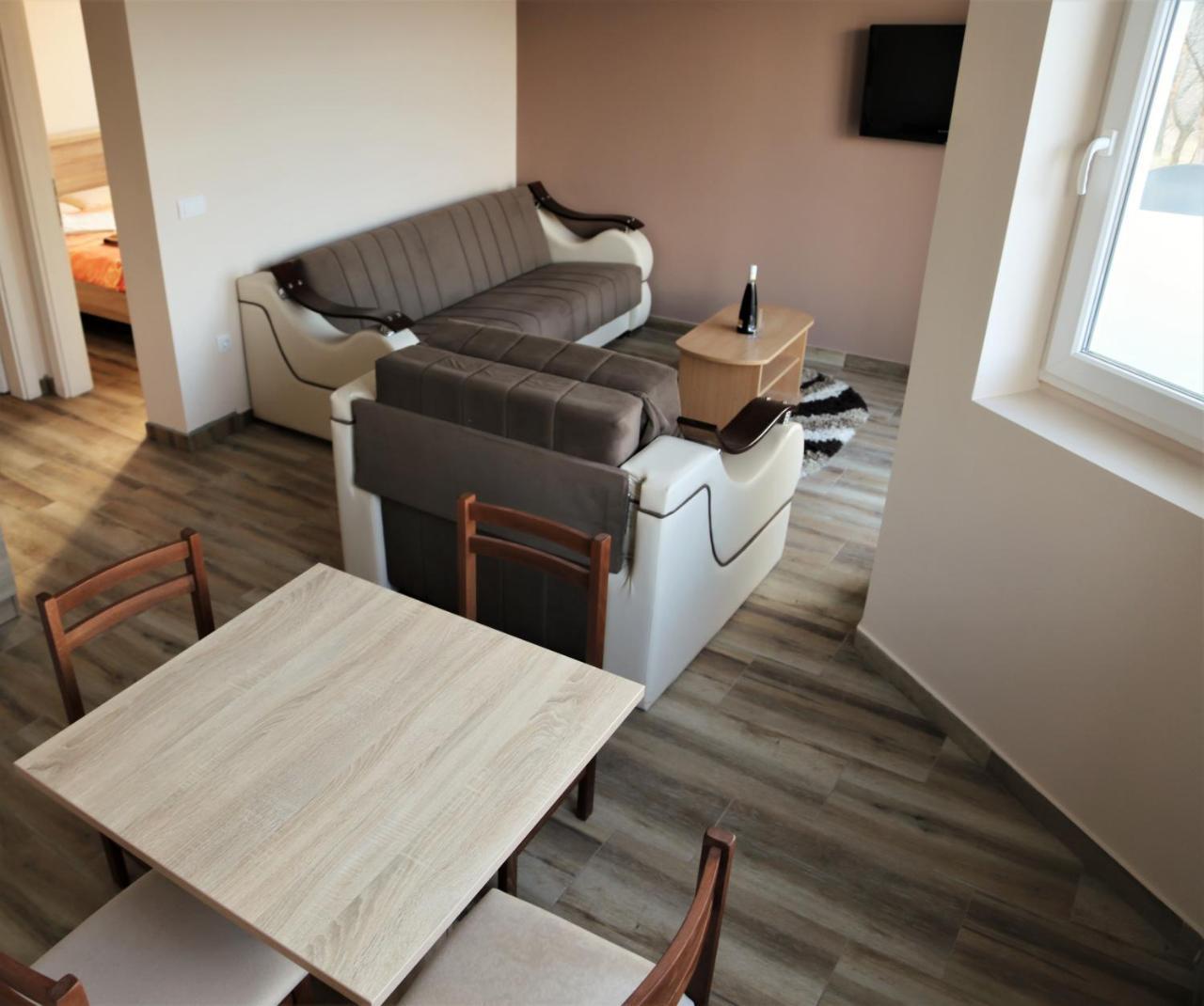 ורדניק Fruskogorska Idila Apartmani מראה חיצוני תמונה